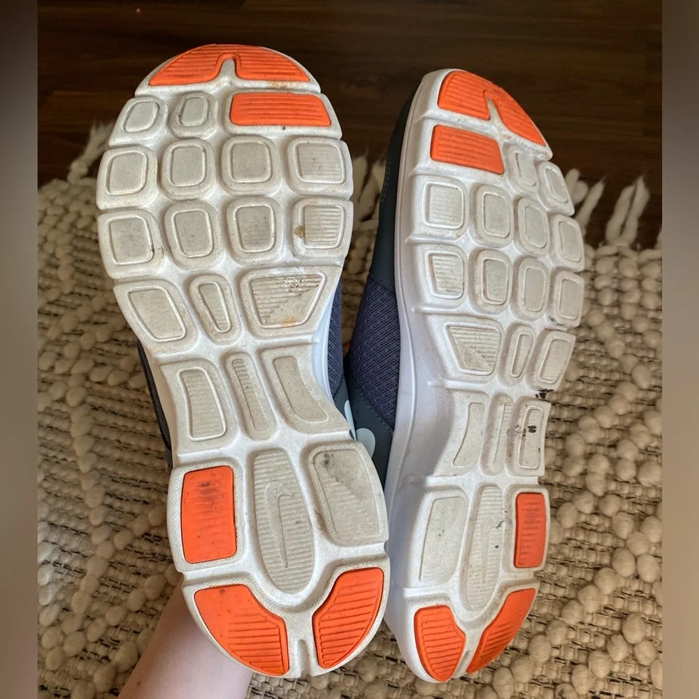 Nike sneakers‎ Sz 9.5